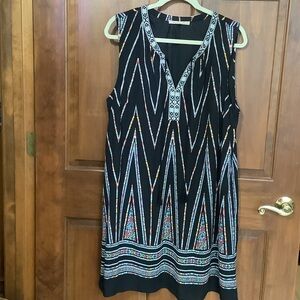 Chic Black Dress with Vibrant Zigzag Pattern